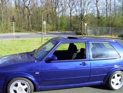 VW Golf II mit Passat 3BG Blinker, GTI Verbreiterungen Seitenansicht Ausschnitt links